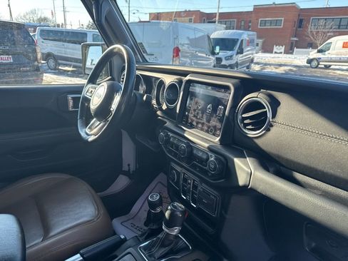 Used 2020 Jeep Wrangler Unlimited Sahara image 35