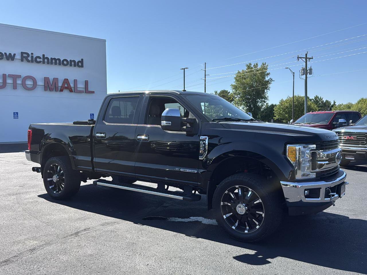 Used 2017 Ford F250 XLT w/ XLT Premium Package AWD/4WD image 7