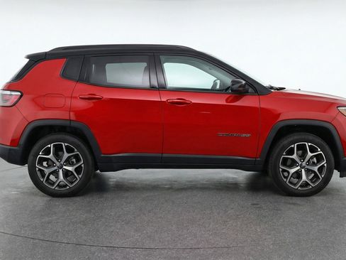 Used 2025 Jeep Compass Limited AWD/4WD image 11