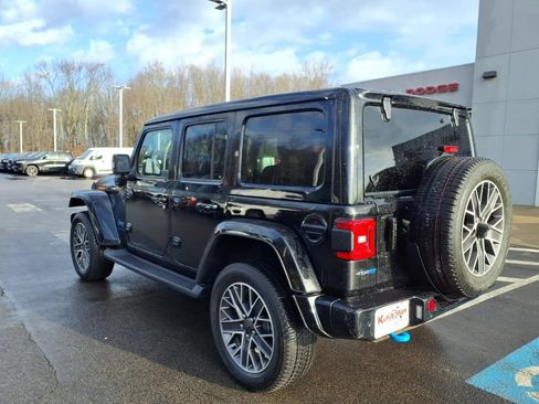 Used 2023 Jeep Wrangler Unlimited Sahara AWD/4WD image 8