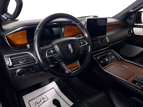Used 2019 Lincoln Navigator Reserve image 9