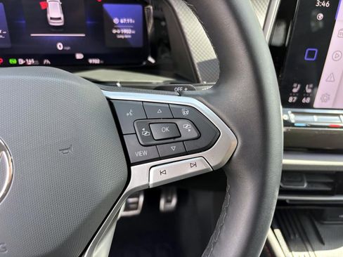 Certified 2025 Volkswagen Atlas Peak Edition SE AWD/4WD image 18