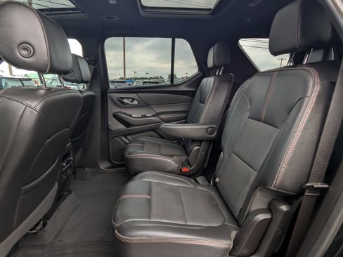 Used 2022 Chevrolet Traverse RS image 3