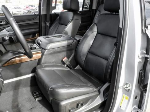 Used 2019 Chevrolet Suburban LT image 44