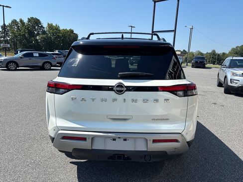Used 2024 Nissan Pathfinder Platinum FWD image 8