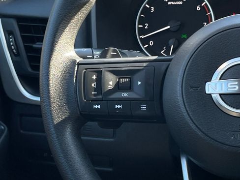Used 2024 Nissan Rogue S FWD image 13
