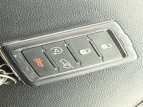Used 2022 Jeep Grand Cherokee L Laredo w/ Luxury Tech Group I AWD/4WD image 8