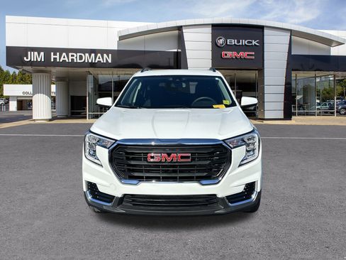 Used 2023 GMC Terrain SLE w/ Driver Convenience Package image 2