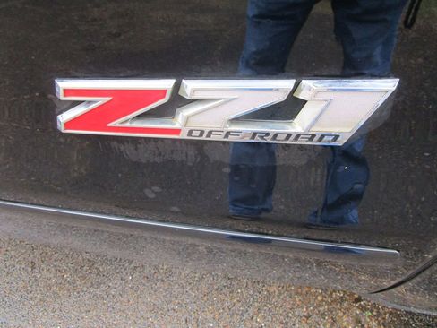 Used 2018 Chevrolet Silverado 1500 LTZ Z71 w/ Midnight Edition image 23