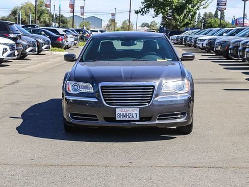 Used 2014 Chrysler 300 RWD image 7