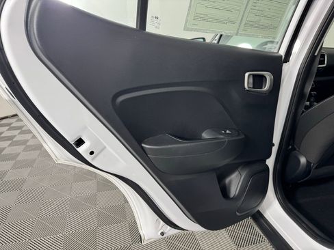 Used 2025 Hyundai Venue SEL image 26