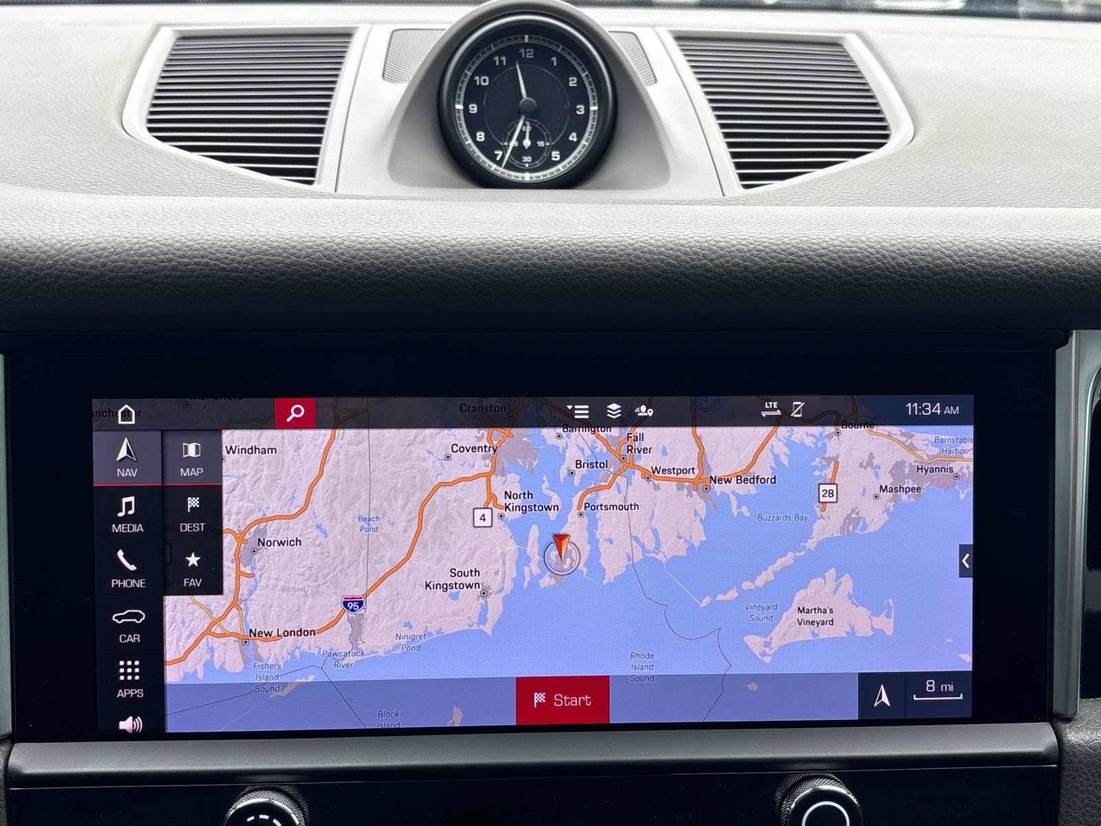Used 2022 Porsche Macan AWD/4WD image 25