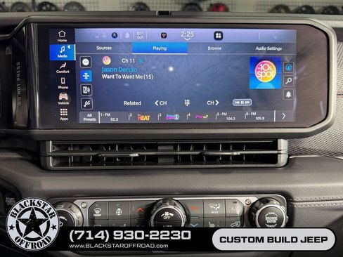 Used 2025 Jeep Wrangler Unlimited Rubicon w/ Convenience Group AWD/4WD image 29