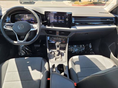 Used 2025 Volkswagen Jetta SE w/ Sunroof Package FWD image 17