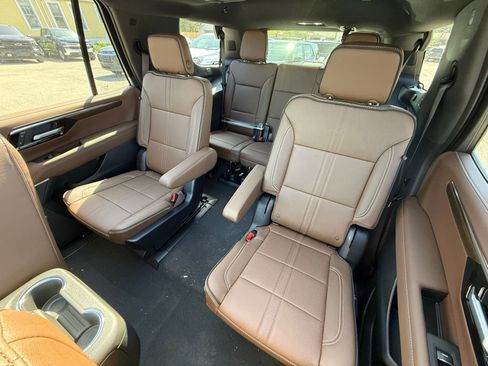 New 2026 Chevrolet Tahoe High Country AWD/4WD image 10