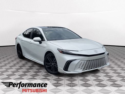 Used 2025 Toyota Camry XSE FWD image 1