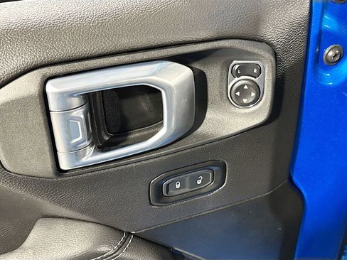 Used 2022 Jeep Wrangler Unlimited Sahara AWD/4WD image 25