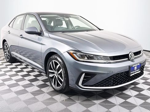 Used 2025 Volkswagen Jetta SE FWD image 29