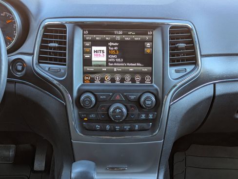 Used 2018 Jeep Grand Cherokee Limited image 18