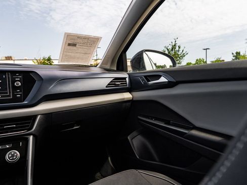 Used 2023 Volkswagen Taos SE w/ Panoramic Sunroof Package FWD image 29