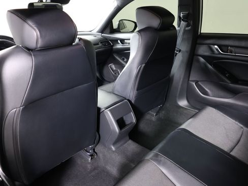 Used 2018 Honda Accord Sport image 36