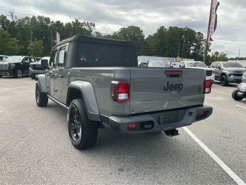 Used 2021 Jeep Gladiator Sport AWD/4WD image 7