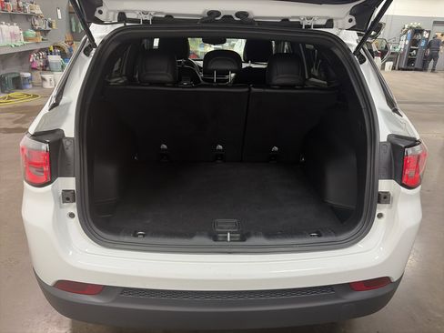 Used 2024 Jeep Compass Latitude image 27