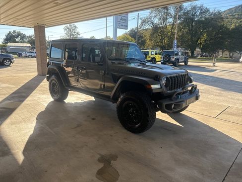 Used 2023 Jeep Wrangler Unlimited Rubicon 4xe image 4