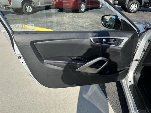 Used 2013 Hyundai Veloster w/ Style Pkg image 20