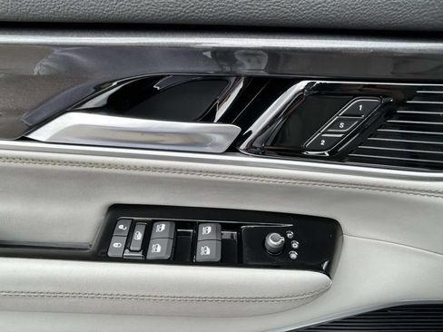 Used 2024 Jeep Wagoneer L 4WD w/ Premium Group I image 13