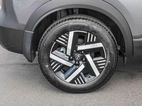 New 2026 Nissan Kicks SV image 9