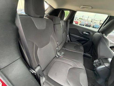 Used 2015 Jeep Cherokee Latitude w/ Comfort/Convenience Group FWD image 15
