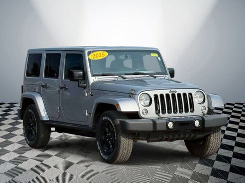 Used 2015 Jeep Wrangler Unlimited Sahara w/ Dual Top Group AWD/4WD image 4