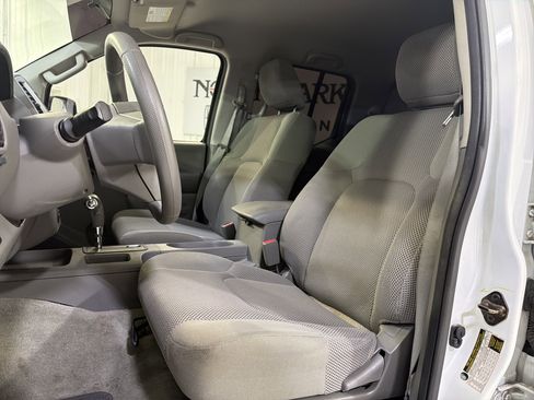 Used 2015 Nissan Frontier SV RWD image 9