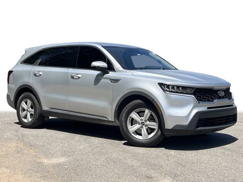Used 2021 Kia Sorento LX FWD image 2