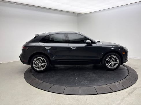 Certified 2024 Porsche Macan AWD/4WD image 8