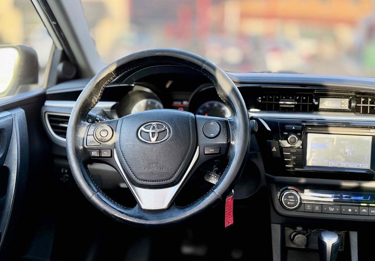 Used 2015 Toyota Corolla S FWD image 14