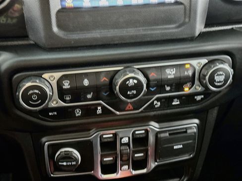 Used 2021 Jeep Wrangler Unlimited Sport AWD/4WD image 16