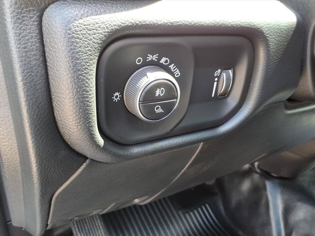 New 2026 RAM 2500 Tradesman w/ Chrome Appearance Group AWD/4WD image 24