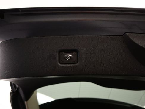 Used 2023 Lincoln Nautilus FWD w/ Premium Package image 34