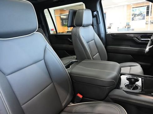 New 2026 GMC Yukon XL Elevation w/ Elevation Premium Package AWD/4WD image 8