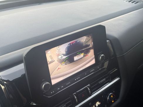 Used 2025 Nissan Pathfinder SV image 17