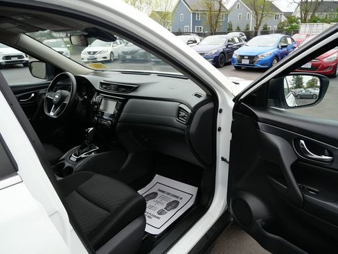 Used 2019 Nissan Rogue SV AWD/4WD image 16