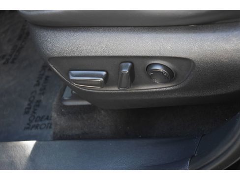 Used 2021 Toyota Highlander XLE AWD/4WD image 33