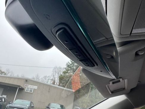 Used 2021 Volkswagen Tiguan SE w/ Panoramic Sunroof Package image 29