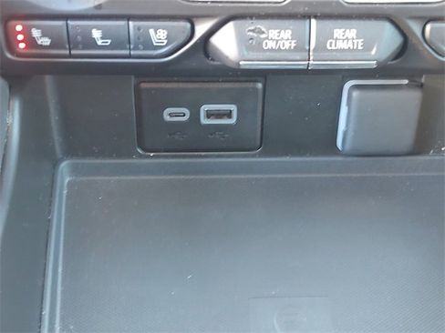 Used 2024 GMC Yukon XL AT4 w/ Technology Package image 21