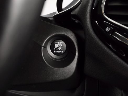 Used 2020 Jeep Compass Limited image 27