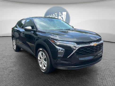 Used 2024 Chevrolet Trax LS FWD image 1
