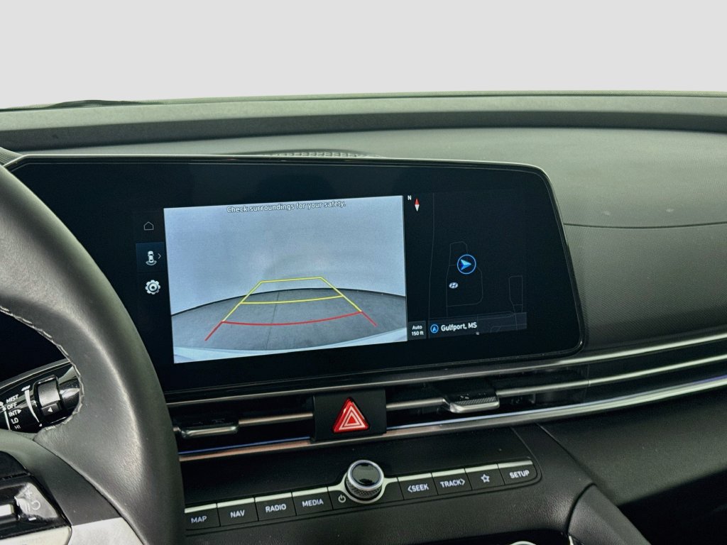 Certified 2025 Hyundai Elantra Limited FWD image 14