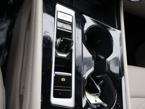 Used 2024 Volkswagen Atlas SE image 30